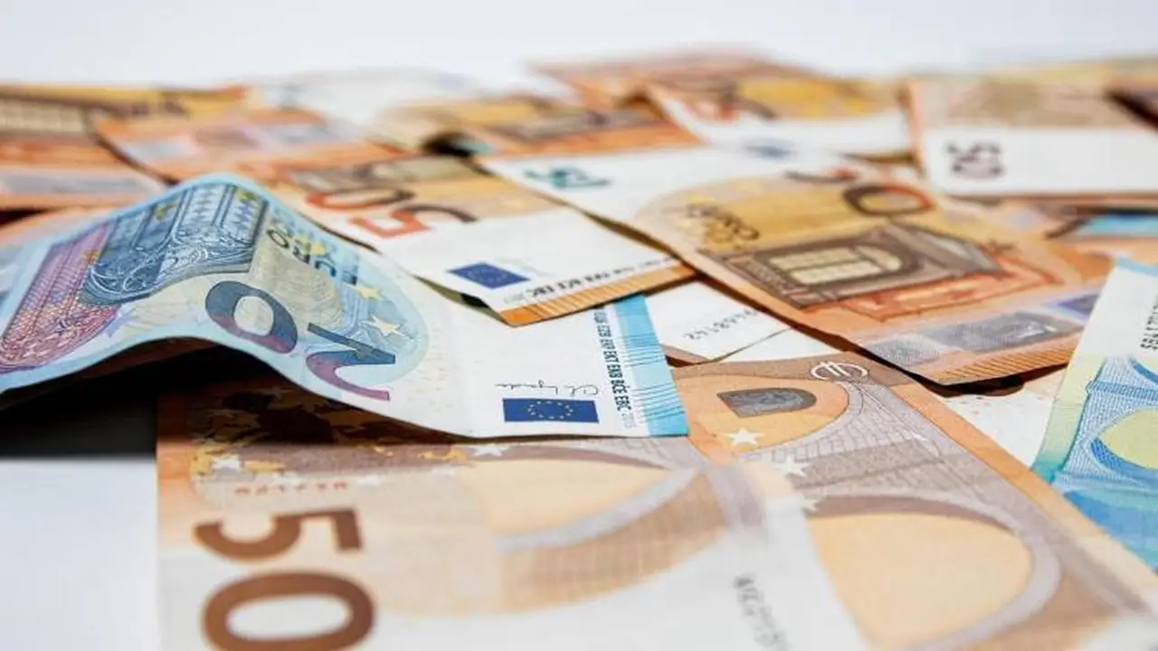 تحركات طفيفة.. سعر اليورو مقابل الجنيه المصري في تعاملات اليوم بالبنوك المصرية